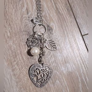 Costume jewelry necklace